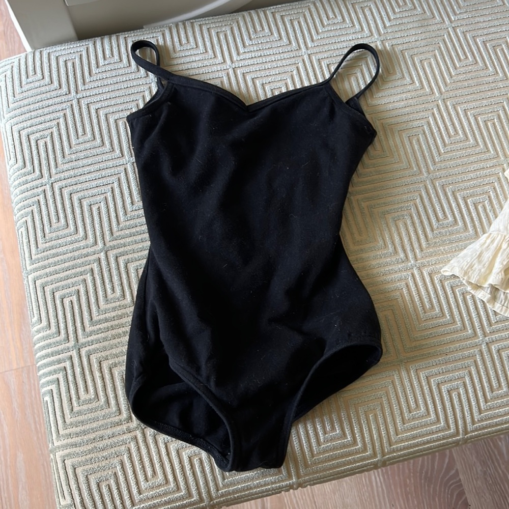 Capezio, kids leodard, intermediate (6/7), black, barely worn